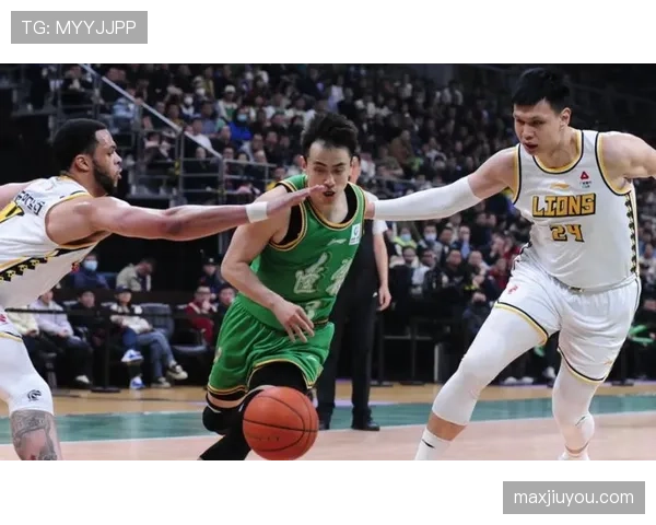 加内特高效抢篮板关键时刻贡献明显，拉开球队内线对比差距