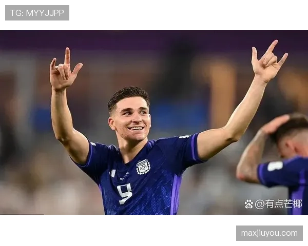 阿尔瓦雷斯在国家队关键战中的战术价值与作用解析 阿尔瓦雷斯在国家队关键战中的战术价值与作用解析